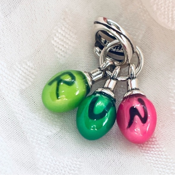 ⚡ NWOT Stranger Things Glow-in-the-Dark "Run" Charm ✨ - Picture 6 of 16